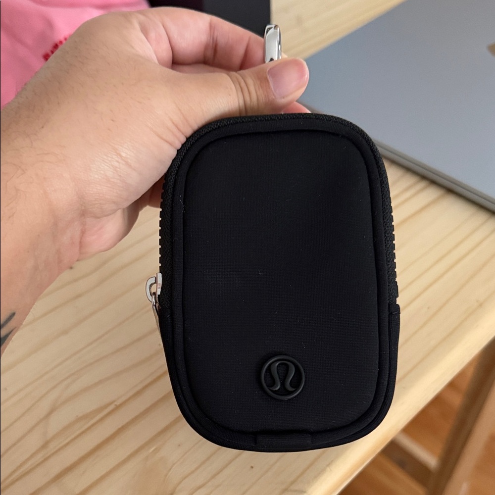lululemon athletica clippable pouch